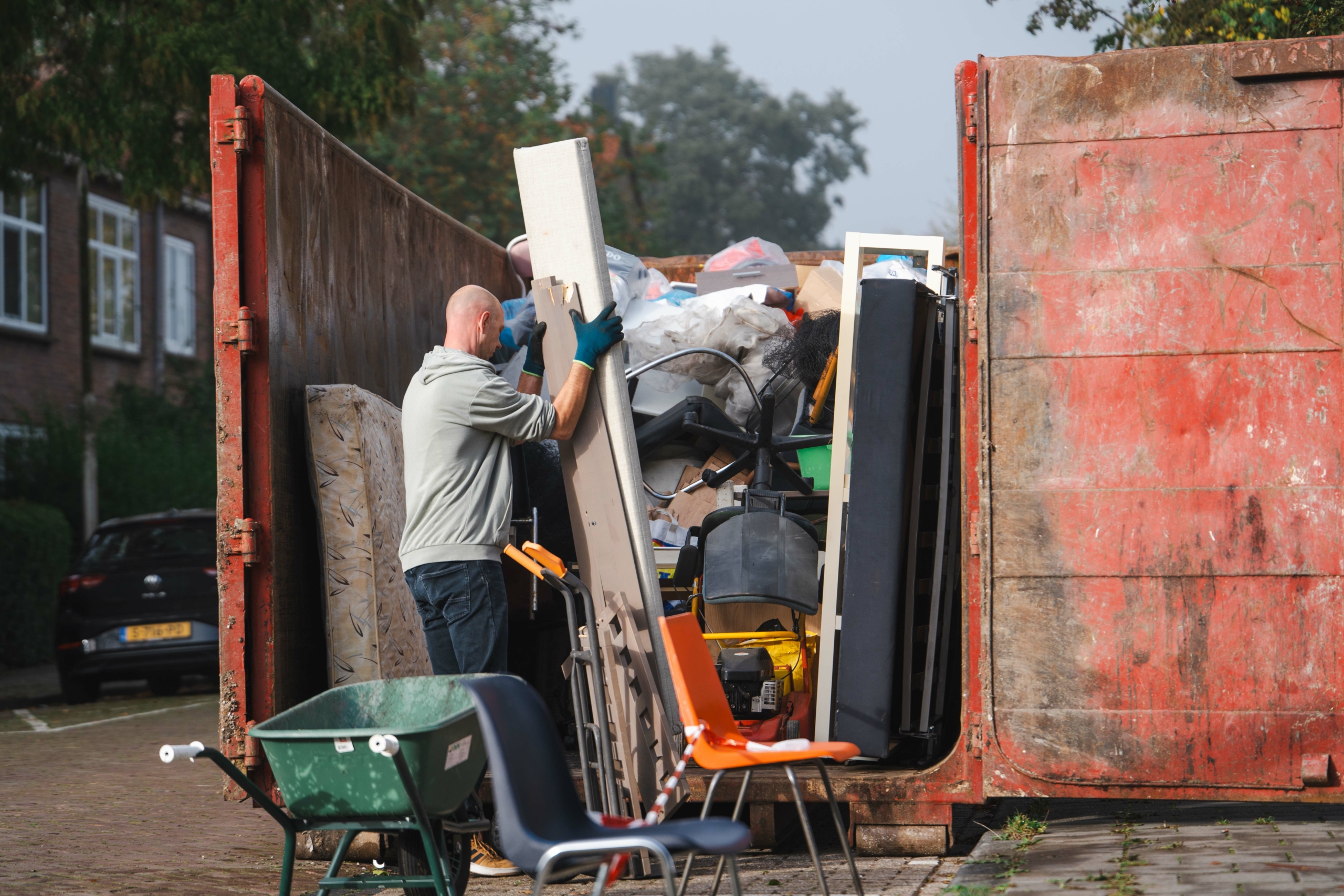 Gruifvuilcontainer in de wijk